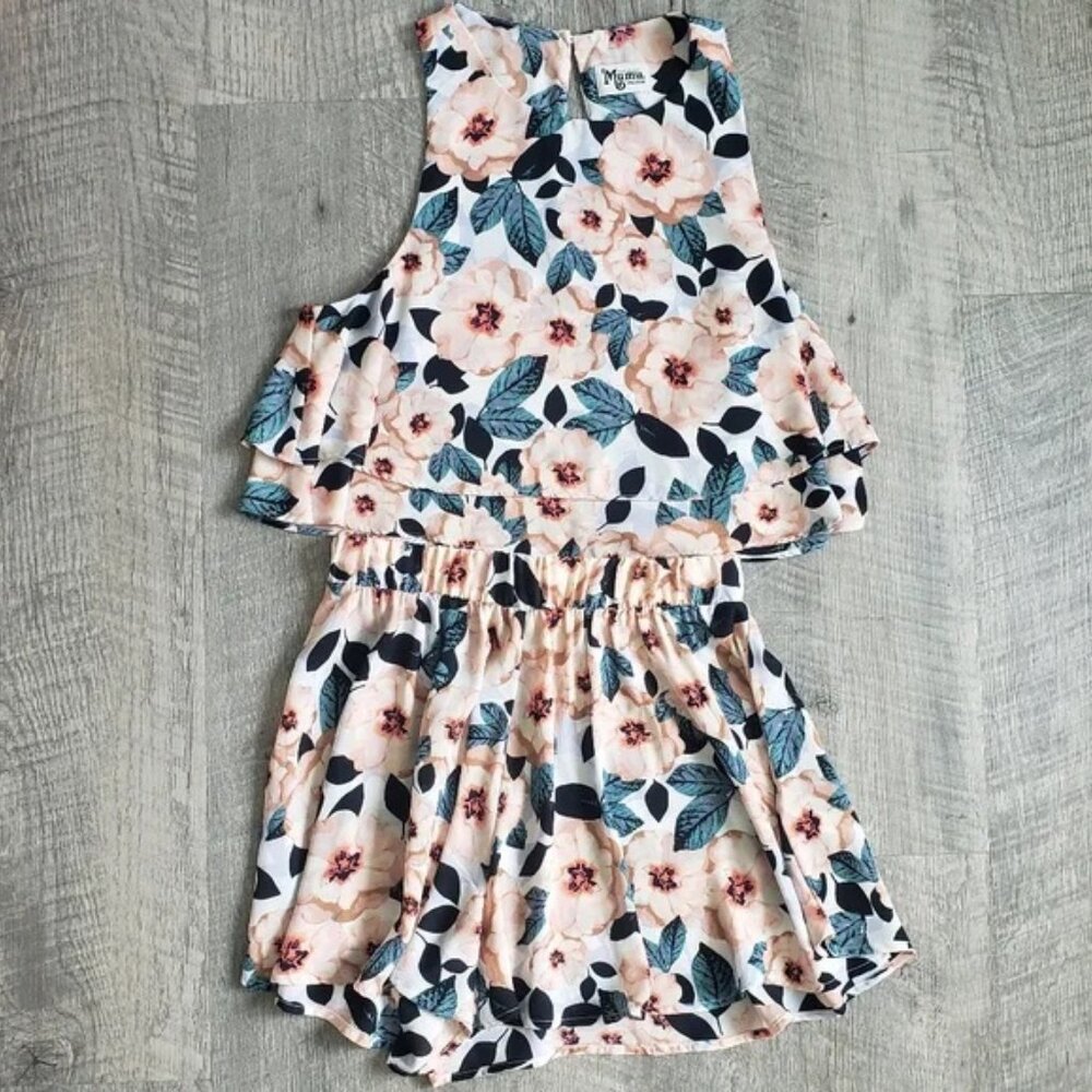 Show Me Your MuMu Floral Steel Magnolia Set.